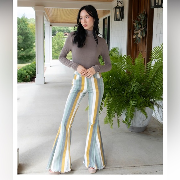 Saints & Hearts Pants - Saints & Hearts Striped High-Rise Flare cotton blend pockets jeans size medium